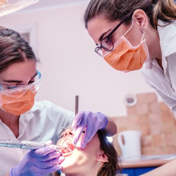 Top Places and Settings Dental Assistants Work